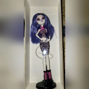 MONSTER HIGH DOLL